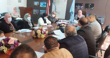 نائب محافظ القاهرة تناقش خطط رصف الطرق بأحياء المنطقة الجنوبية