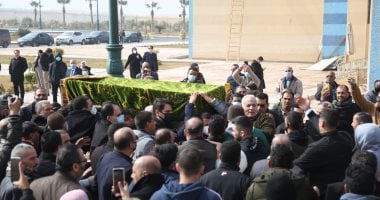 كرم جبر يطالب بإطلاق جائزة باسم ياسر رزق