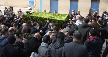 بحضور رموز الصحافة.. تشييع جثمان الكاتب ياسر رزق من مسجد المشير "صور"