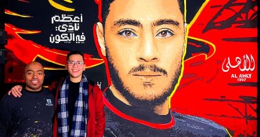 شاب يدعم أكرم توفيق بجدارية طبق الأصل ويتمني له الشفاء العاجل.. فيديو