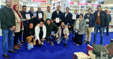 وفد تنسيقية شباب الأحزاب والسياسيين يشارك في معرض الكتاب
