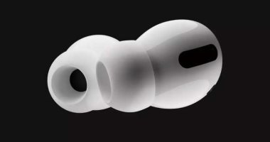 تقرير: سماعات AirPods ستحصل ميزة ترجمة المحادثات المباشرة مع تحديث iOS 19