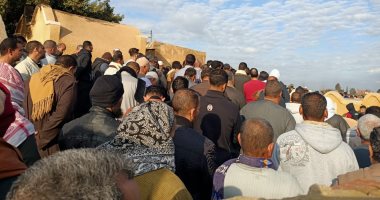 تشييع جنازة 3 من أسرة واحدة ماتوا بسبب تسريب غاز فى المنوفية.. فيديو 
