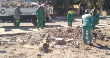 رفع 20 طن مخلفات قمامة وأتربة من شارع الثلاثين بحى جنوب الغردقة