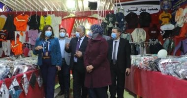محافظ دمياط بمبادرة "شتاء دافئ" لتوزيع 10000 قطعة ملابس و250 حقيبة مدرسية
