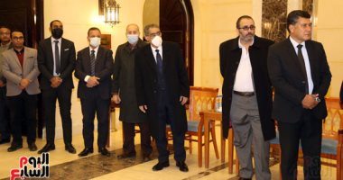 ضياء رشوان وعبد الصادق الشوربجى يشاركان فى مراسم عزاء ياسر رزق