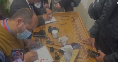 "ارسم ولون اسمك" الأكثر جذبا بجناح الأزهر بمعرض الكتاب 