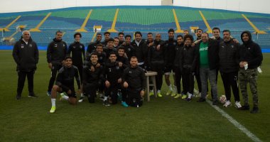 بيراميدز يحتفل بعيد ميلاد عمر جابر فى مران الفريق بالدفاع الجوى