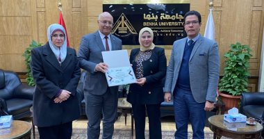 رئيس جامعة بنها يكرم الدكتورة هالة الداعوس لحصدها الجائزة الدولية للباحثين