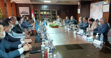 نقيب المرافق ووفد عمالى بحرينى وأزوبكستانى يلتقون رئيس القابضة للكهرباء