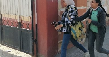 "الجبر" يرسم السعادة على وجوه طلاب الإعدادية ببورسعيد.. لايف وصور