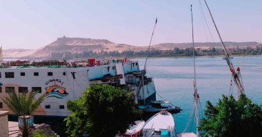 طقس مستقر بأسوان مع انتظام المراكب والبواخر السياحية فى النيل.. لايف وصور
