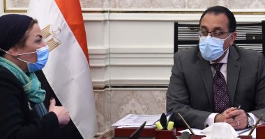 رئيس الوزراء يتابع مع وزيرة البيئة ملفات عمل الوزارة وجهود الحد من التلوث