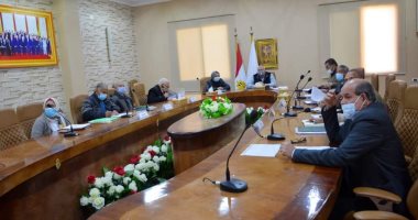 محافظ الوادى الجديد يتابع موقف ملفات حصر الملكية وتقنين التعديات على أراض الدولة