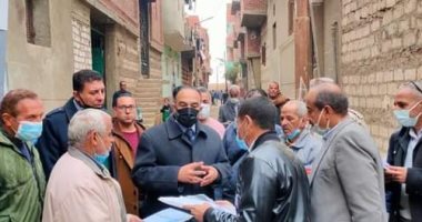 نائب محافظ المنيا يعاين عددا من العقارات للتأكد من مطابقتها للتراخيص