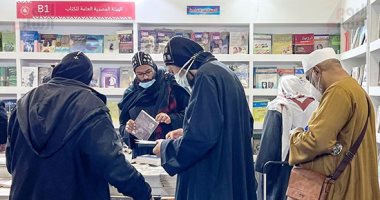زوار معرض الكتاب يتوافدون على الأجنحة .. الجميع من أجل الكتاب 