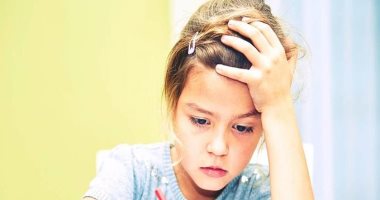 اعرف أسباب الاكتئاب عند الأطفال وإزاى تحميهم منه.. "الإشباع العاطفي حصن"
