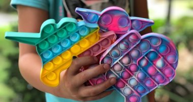 حاجات لازم تعرفها لو ابنك بيلعب Pop It.. تحسن مهاراته لكن احذر مخاطرها