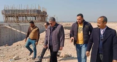 حياة كريمة.. محافظ المنيا يوجه بالتواصل مع أهالى قرى المبادرة لحل مشاكلهم