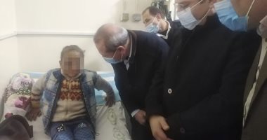 إصابة طفل بكسر بالجمجمة نتيجة ضرب والده لإجباره على التسول بالدقهلية.. صور
