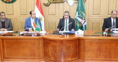 محافظ المنوفية يوجه بحصر كافة الطرق تمهيداً لإدراجها فى خطة الرصف