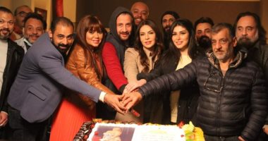 أبطال مسلسل "عالم تانى" لـ رانيا يوسف يحتفلون ببدء التصوير.. صور