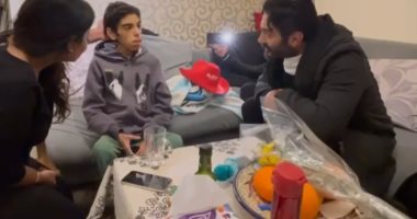 تامر حسنى يحقق أمنية مصطفى المصاب بمرض نادر ويحتاج لزراعة جهاز هضمى.. فيديو