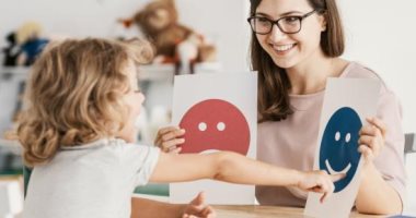 5 نصائح لتعزيز الذكاء العاطفى لطفلك.. ناقشيه واهتمى برأيه