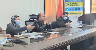 مياه أسيوط تتابع أعمال مد وتدعيم شبكات المياه بقرى "حياة كريمة"
