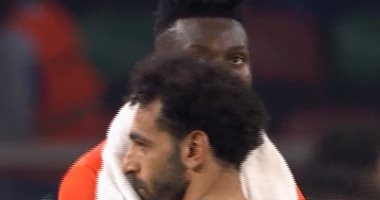 شاهد.. محمد صلاح يواسى لاعبى الكاميرون