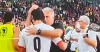 كيروش يصالح محمد شريف بعد صعود منتخب مصر إلى نهائى أمم أفريقيا "فيديو"