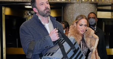 بن أفليك يحمل الحقائب فى أحدث ظهور له مع جينيفر لوبيز.. صور
