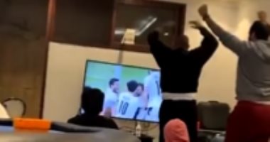 كويتيون يحتفلون بفوز الفراعنة على الكاميرون والتأهل لنهائى أفريقيا.. فيديو