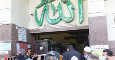 تشييع جثمان جلال الشرقاوى لمثواه الأخير ودفنه بمقابر كلية البنات بمصر الجديدة.. صور