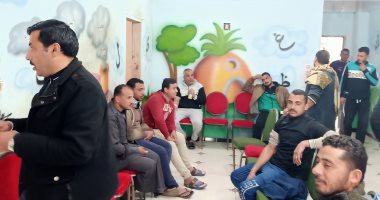 التجارة مع الله.. شباب وفتيات قرية تليجة بالشرقية يتوافدون للتبرع بالدم