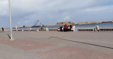 أبناء دمياط على ممشى النيل برأس البر فى أول أيام اجازة نصف العام.. لايف وصور