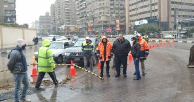 رئيس شركة الصرف الصحى بالقاهرة يتابع أعمال سحب مياه الأمطار