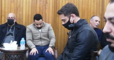 أحمد عز ومحمد لطفى وصبرى فواز يقدمون واجب العزاء فى والدة محمد جمعة