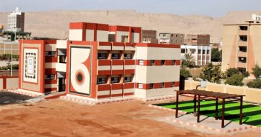 قطار حياة كريمة يحمل الخير للقرى.. محافظ أسوان يكلف بمتابعة المشروعات بريف نصر النوبة.. وإنشاء مجمع خدمى وزراعى ومدرسة إعدادية بقرية سدس فى بنى سويف.. ومد خطوط المياه لــ69 قرية بسوهاج وتشييد وصيانة مدارس زفتى