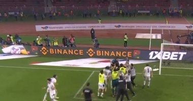 فرحة نجوم مصر بالصعود للنهائى وبكاء لاعبى الكاميرون "فيديو"