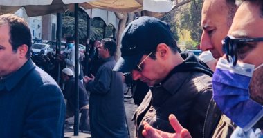 ياسر جلال وأحمد شاكر عبد اللطيف يحضران جنازة المخرج جلال الشرقاوى.. صور