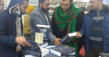 إقبال جماهيرى كثيف على جناح دار الكتب والوثائق فى معرض الكتاب.. صور