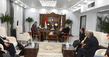 محافظ قنا يستقبل وفد "الصحة" استعدادا لبدء حملة تنظيم الأسرة الأسبوع المقبل