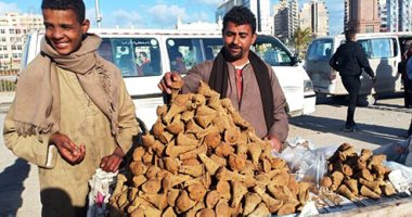 الجلاب يصل الإسكندرية.. رحلة أقماع العسل من قنا لعروس البحر المتوسط.. لايف