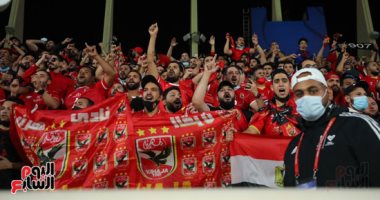 هتافات جمهور الأهلي تشعل الأجواء فى ملعب مباراة الوداد بنهائي أفريقيا.. فيديو