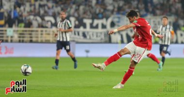 الأهلى يهدر فرصة التقدم أمام مونتيرى في الشوط الأول بكأس العالم للأندية.. الدفاعات الحمراء تمنح المنافس فرصة تهديد مرمى لطفى.. حسين الشحات يهدر 3 فرص للتقدم.. وطاهر وعبد القادر يقتربان من شباك العملاق المكسيكى