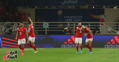 نجوم الأهلي يحتفلون مع الجمهور بعد الفوز على مونتيري المكسيكي .. فيديو