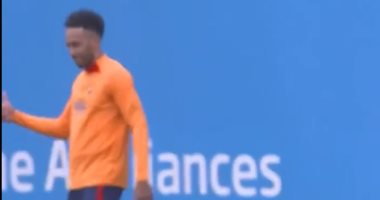 برشلونة يستعرض مهاراة وافده الجديد أوباميانج بالتدريبات قبل لقاء أتلتيكو غدا
