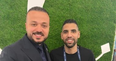 مؤمن زكريا يؤازر الأهلي خلال مباراة مونتيري بكأس العالم للأندية