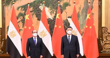 قمة مصرية- صينية فى بكين.. الرئيس السيسي و"شين جين بينج" يبحثان تعزيز التعاون فى البحث العلمى ونقل التكنولوجيا المرتبطة بالصناعات الدوائية وتصنيع لقاحات كورونا والتقنيات الصناعية وجذب الاستثمارات 